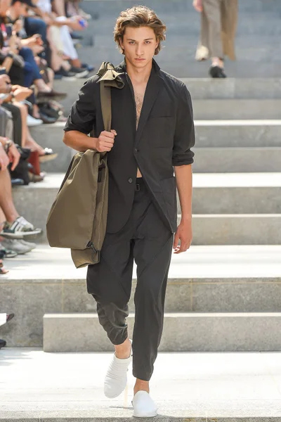 Look 3